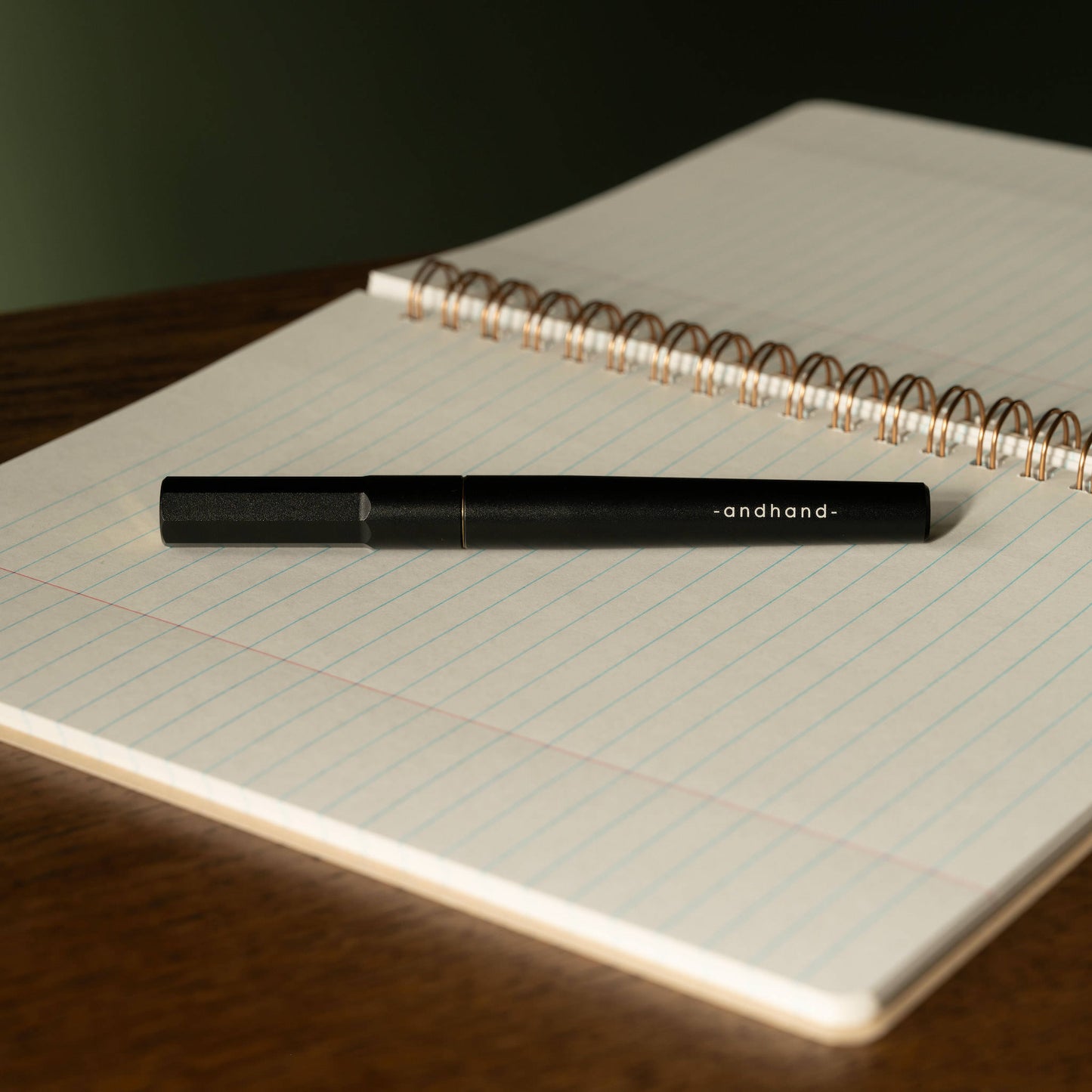 Andhand Black & Brass Method Pen with lid on