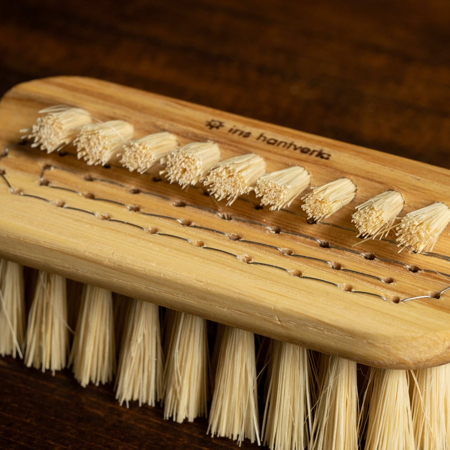 Iris Hantverk Nail Brush top side bristles