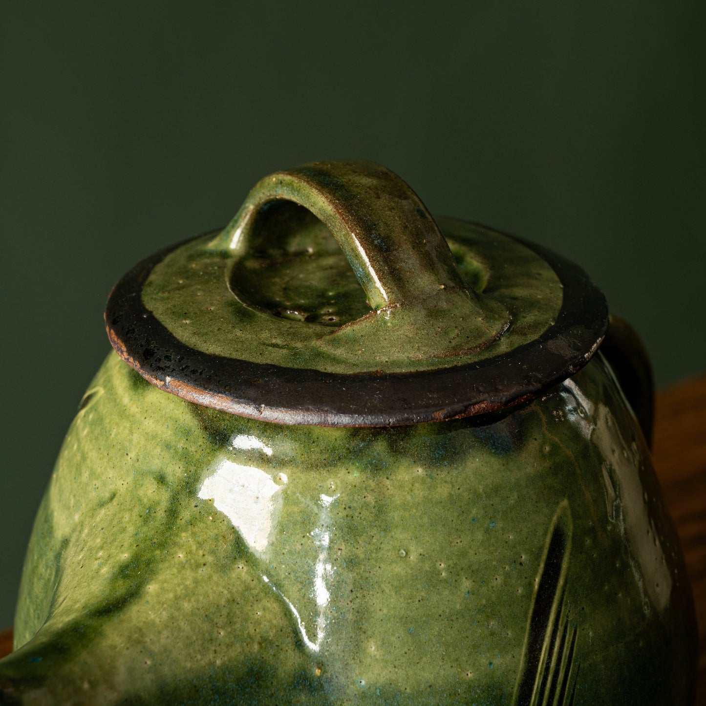 Joshua Williams green earthenware teapot lid