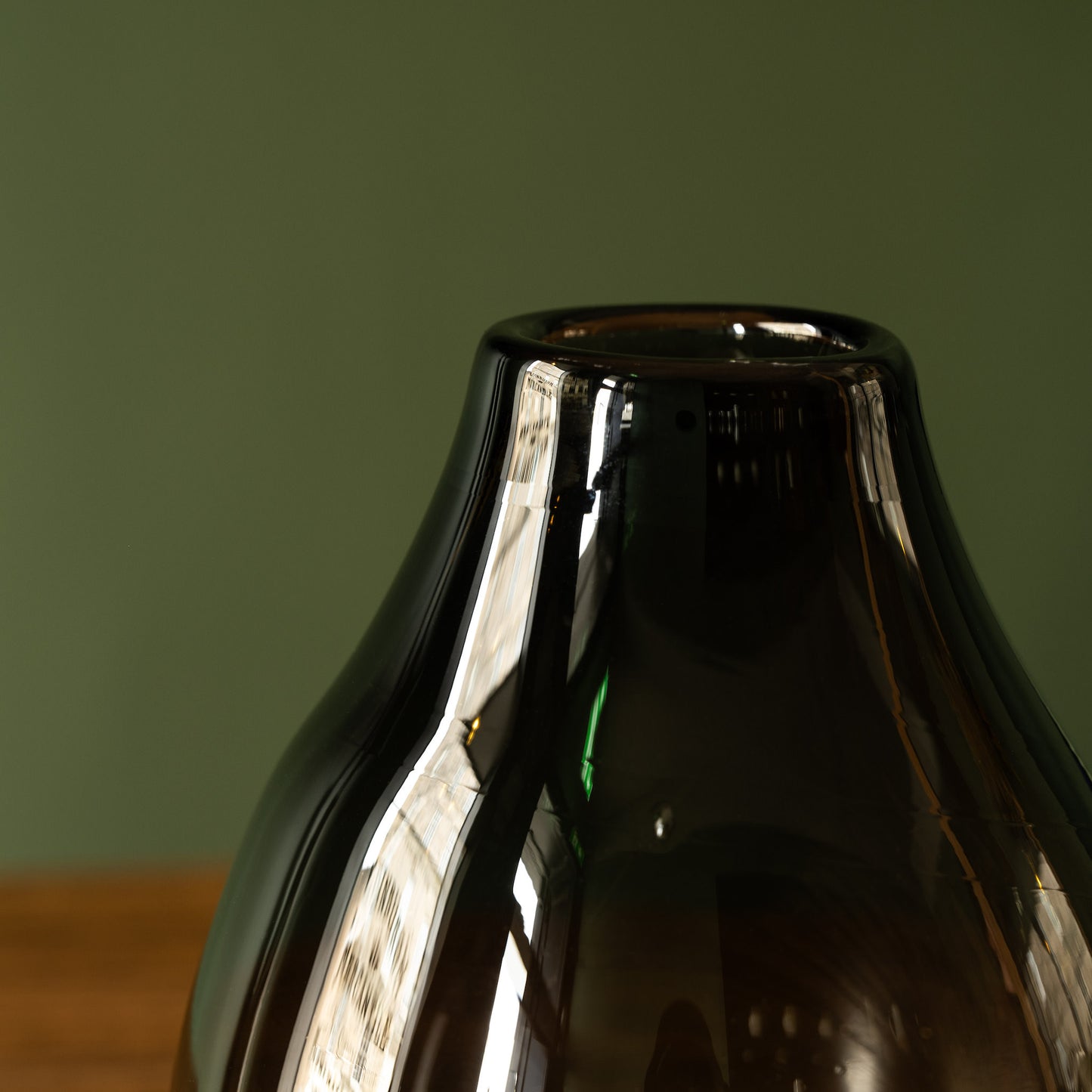 Louisa Raven Droplet Glass Vase Neck