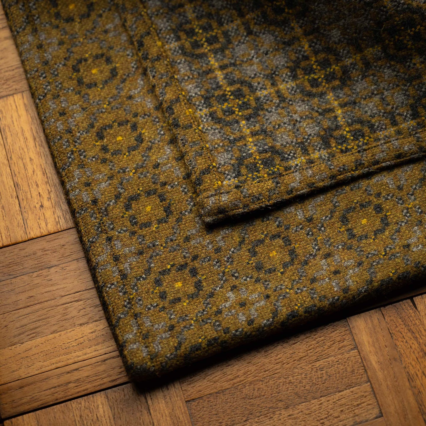 Melin Tregwynt Vintage rose Upholstery Welsh Blanket Colour & Yarn detail