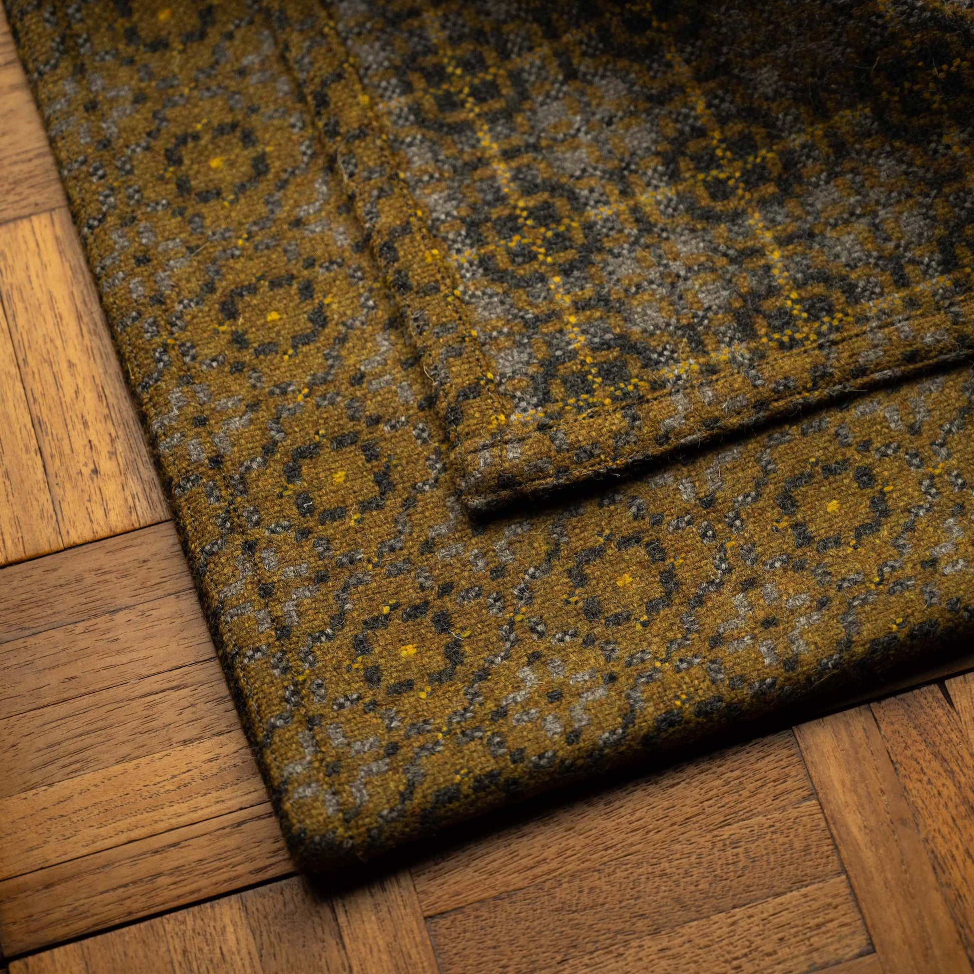 Melin Tregwynt Vintage rose Upholstery Welsh Blanket Colour & Yarn detail