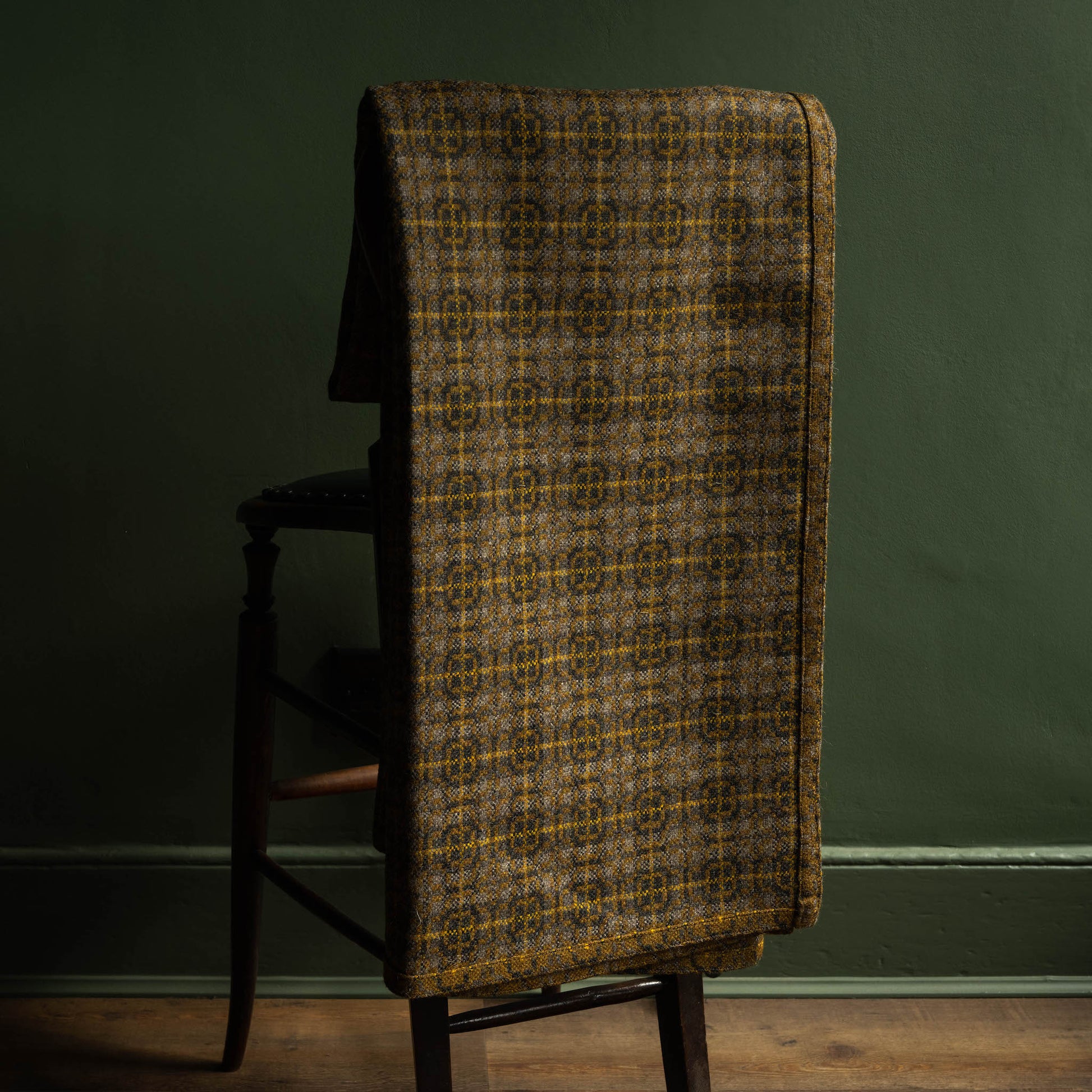 Reverse side of Melin Tregwynt Vintage Rose Welsh Throw