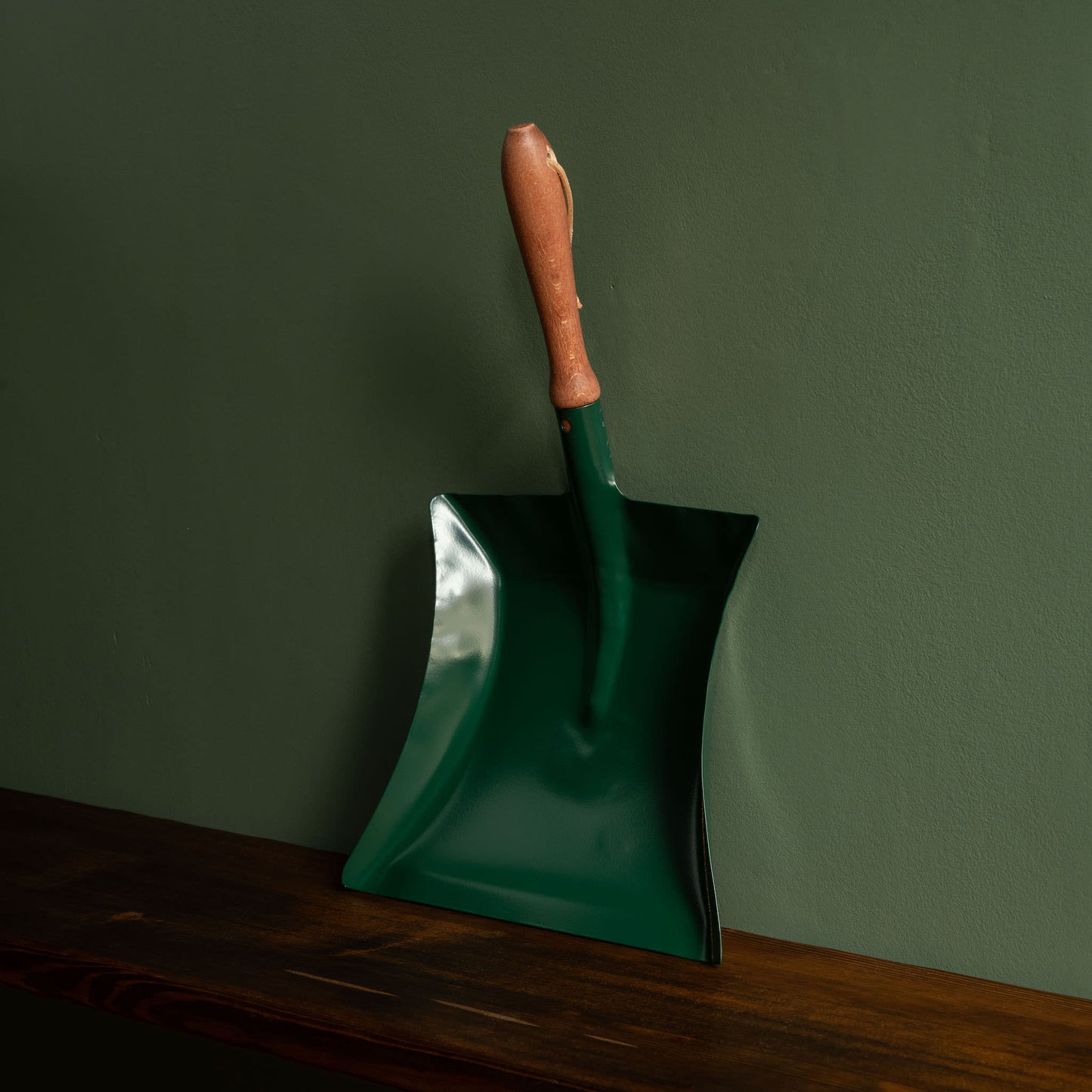 Redecker Moss Green Steel Dustpan