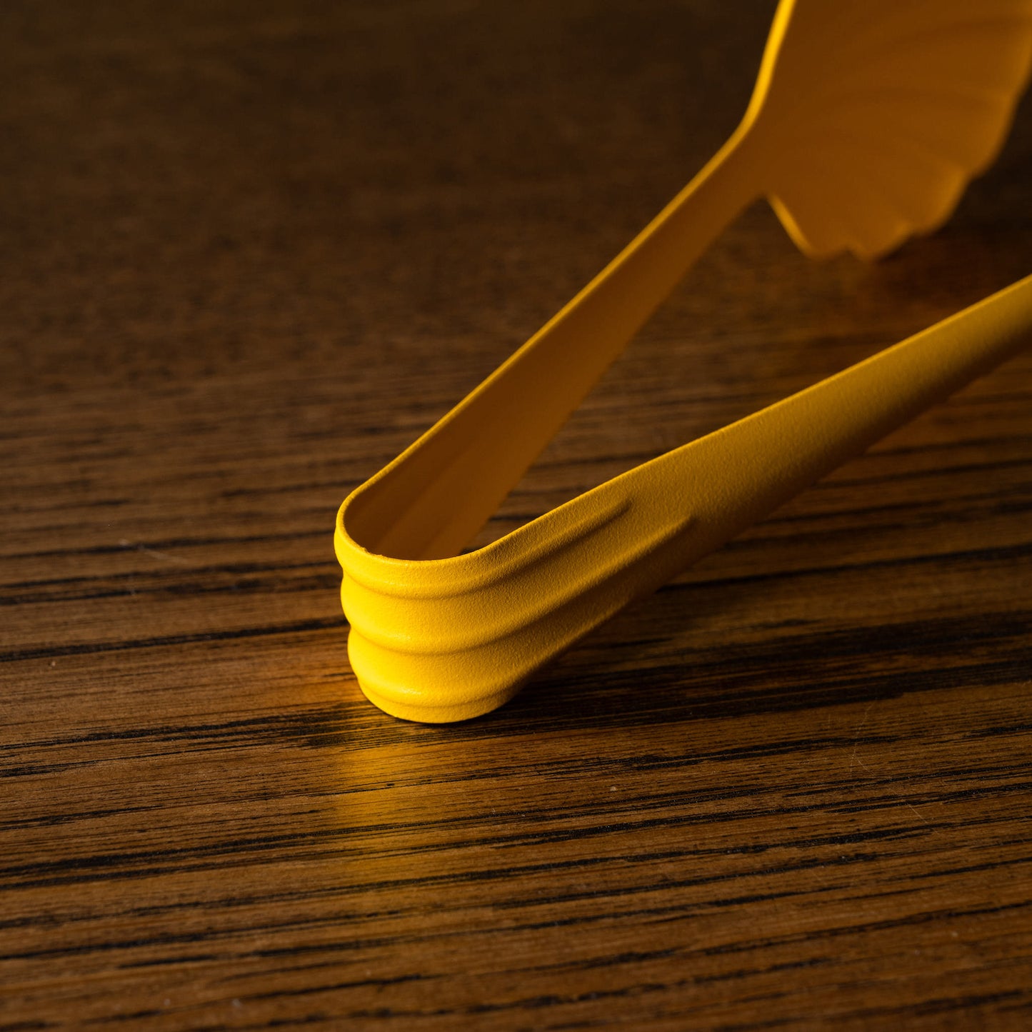 Handle for stainless steel bakery tongs in yellow