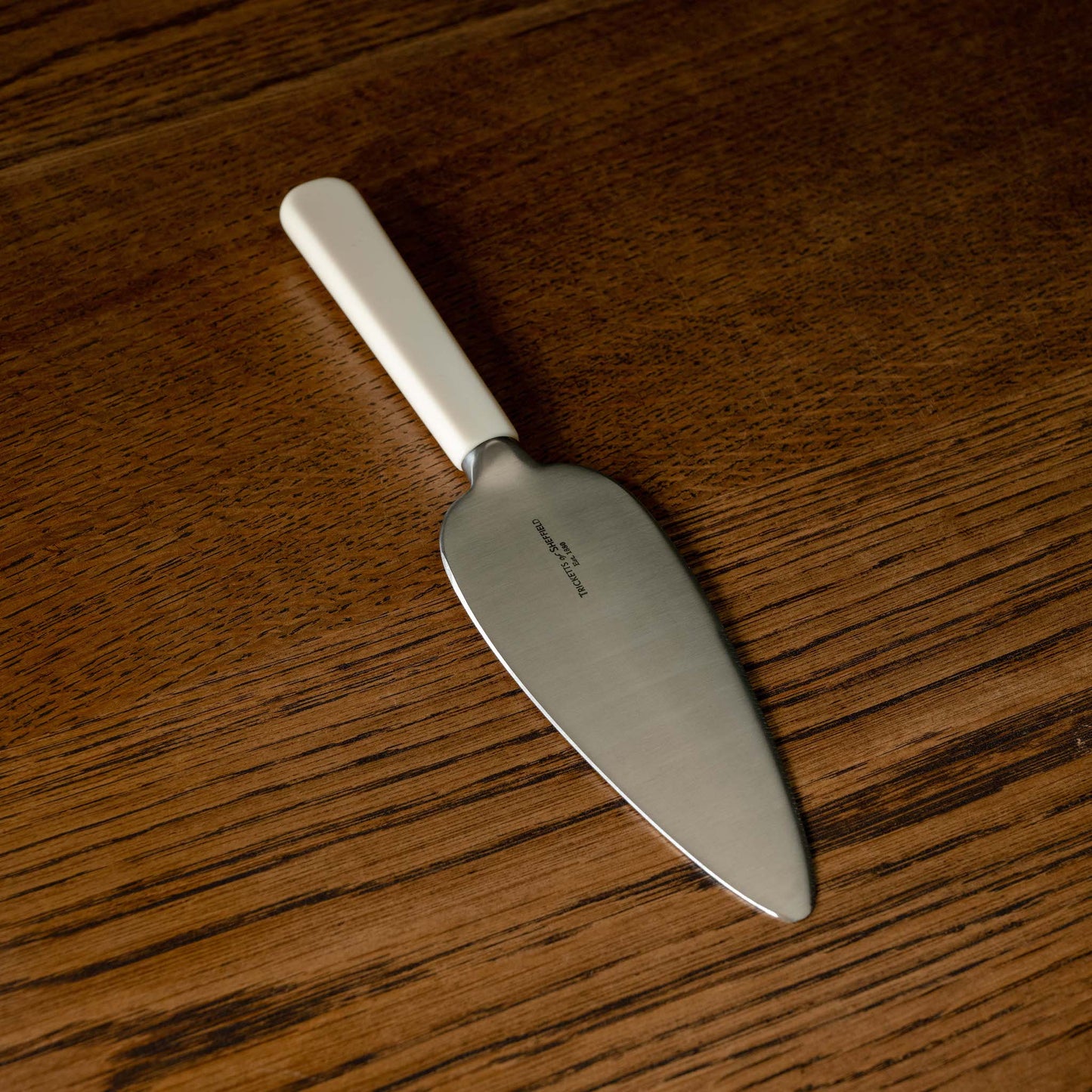 Tricketts of Sheffield Pie Slice with Sheffield steel blade & cream handle