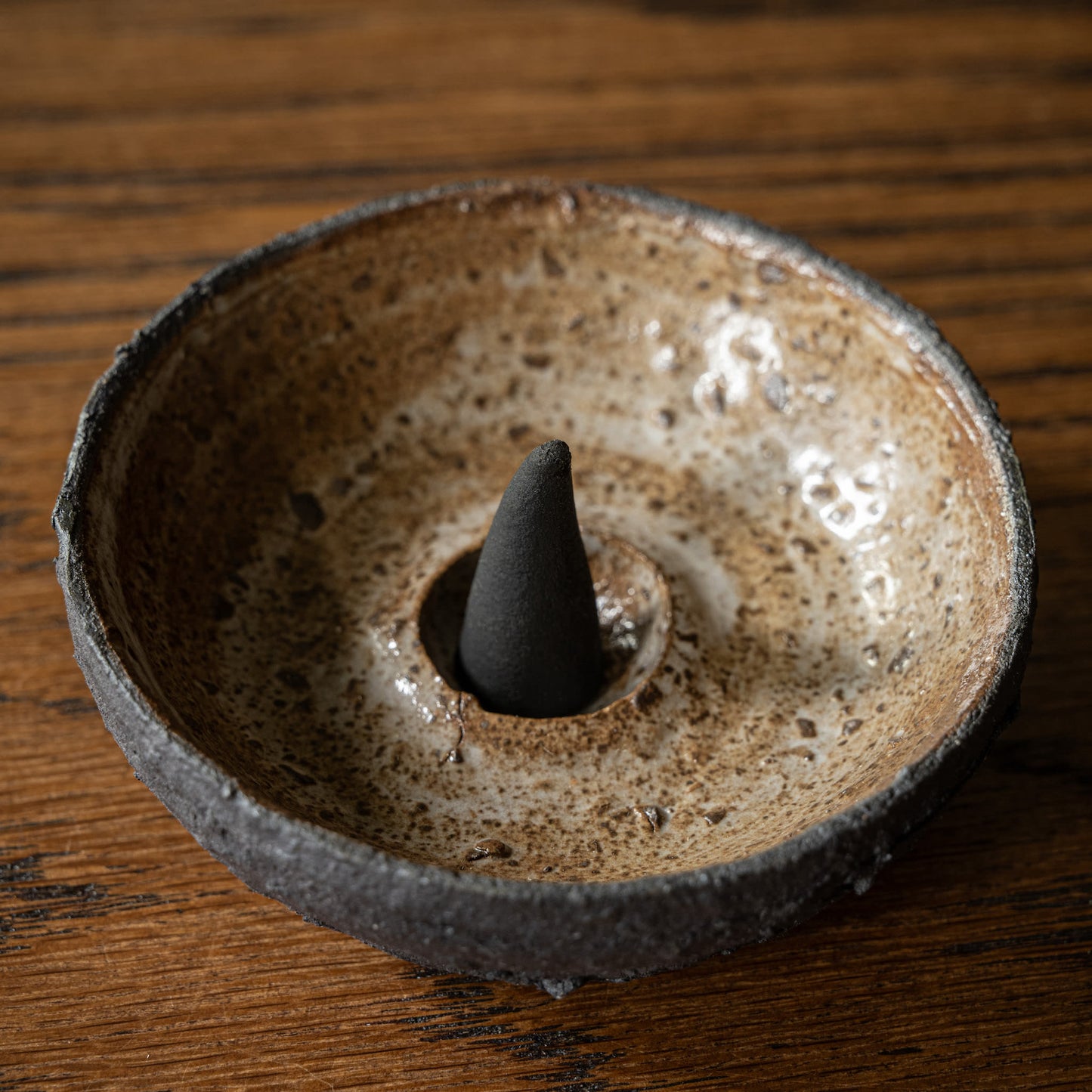 Ceramic incense cone bowl with APFR charcoal incense cone