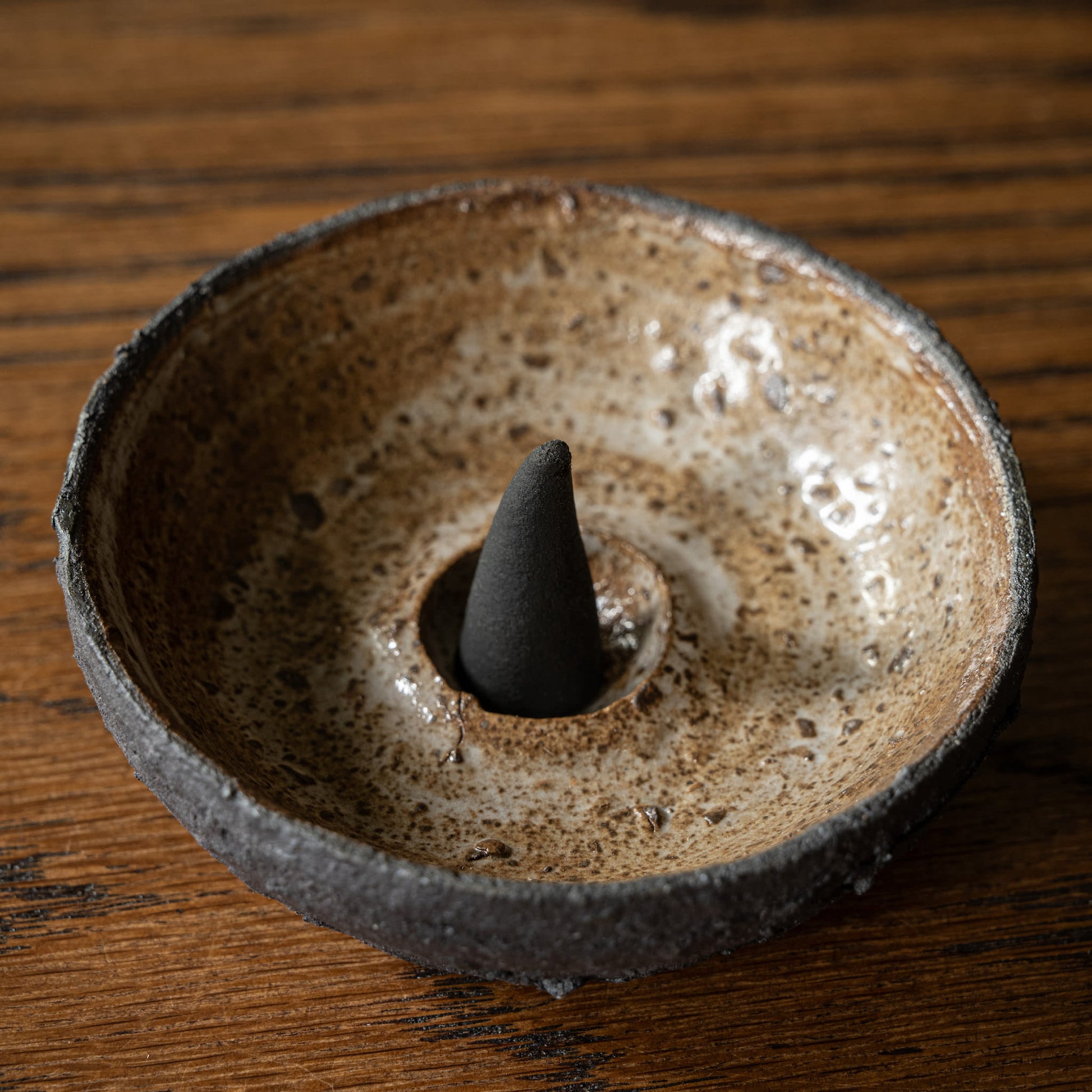 Ceramic incense cone bowl with APFR charcoal incense cone