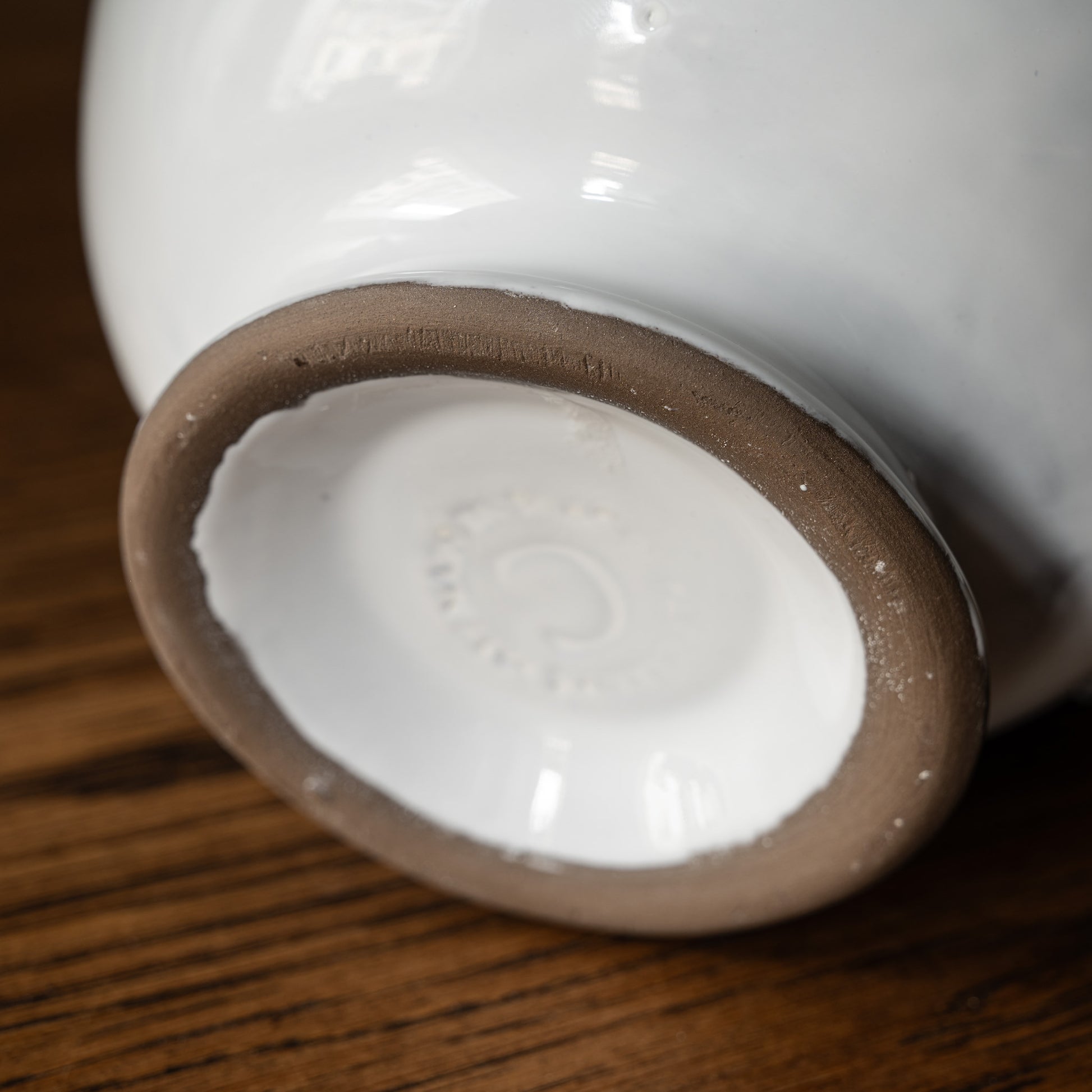 Base of Carron Paris Marie-Antoinette white ceramic bowl 