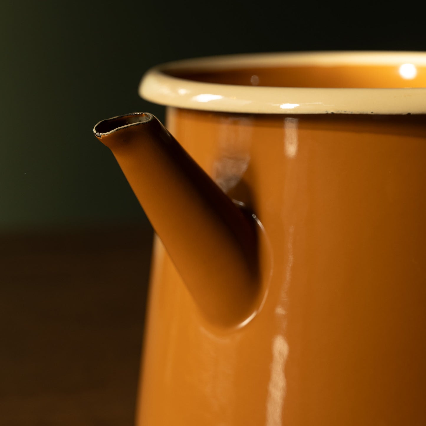 Enamel Tan & Beige Teapot Spout