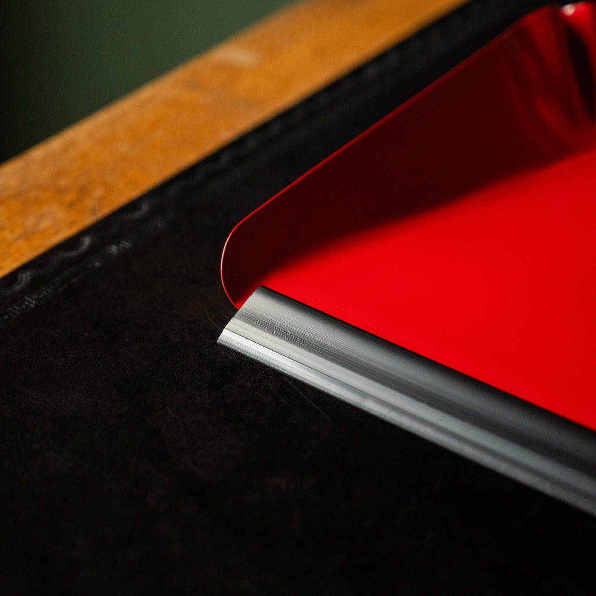 Rubber Lip of Iris Hantverk Red Metal Dustpan