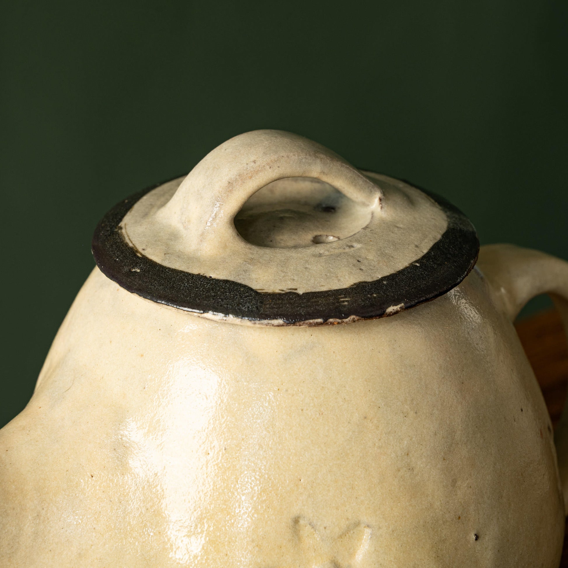 Joshua Williams cream earthenware teapot lid