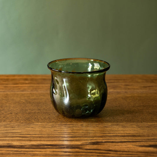 La Soufflerie Pocula tumbler in dark green recycled glass. 