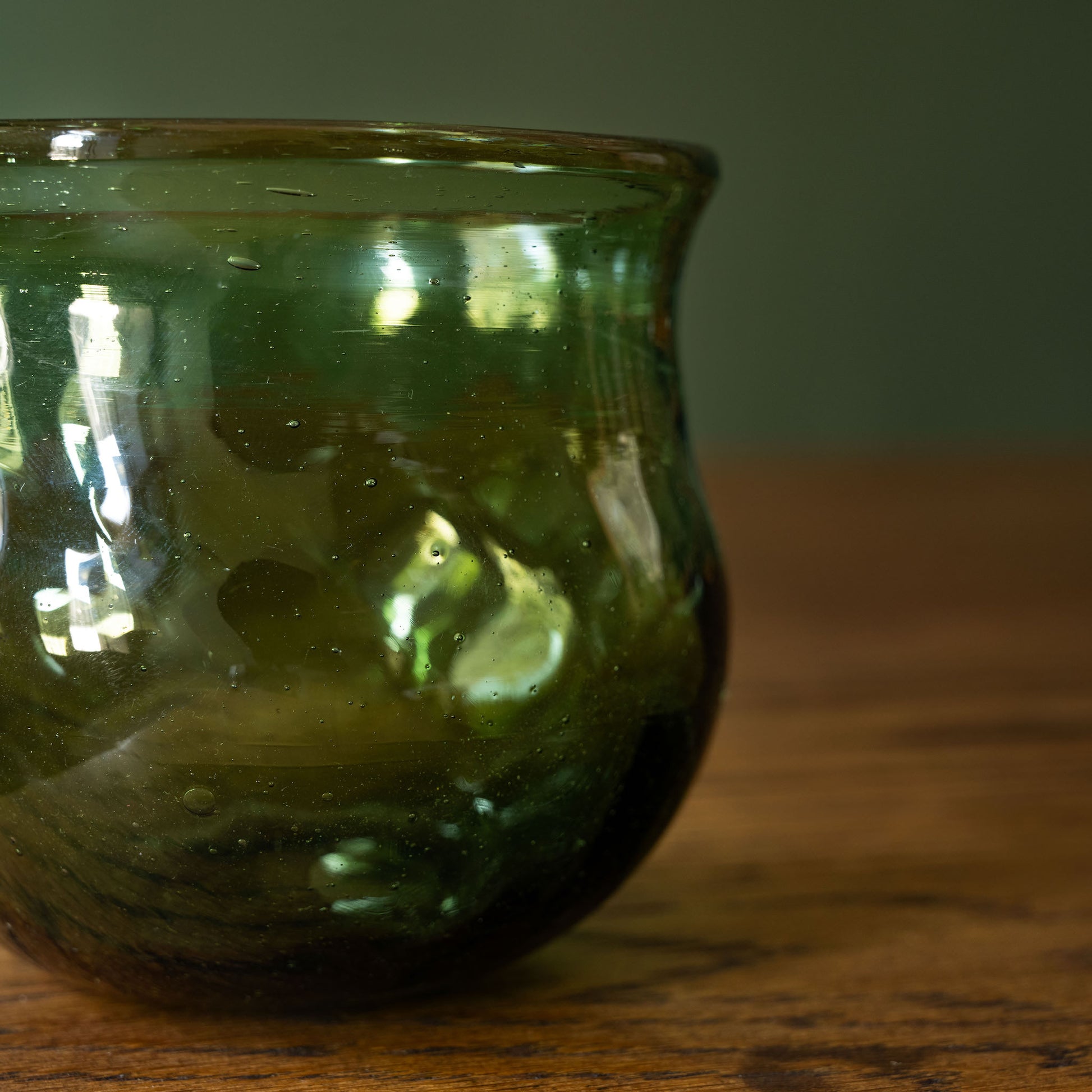 Body of La Soufflerie Pocula tumbler in dark green recycled glass. 