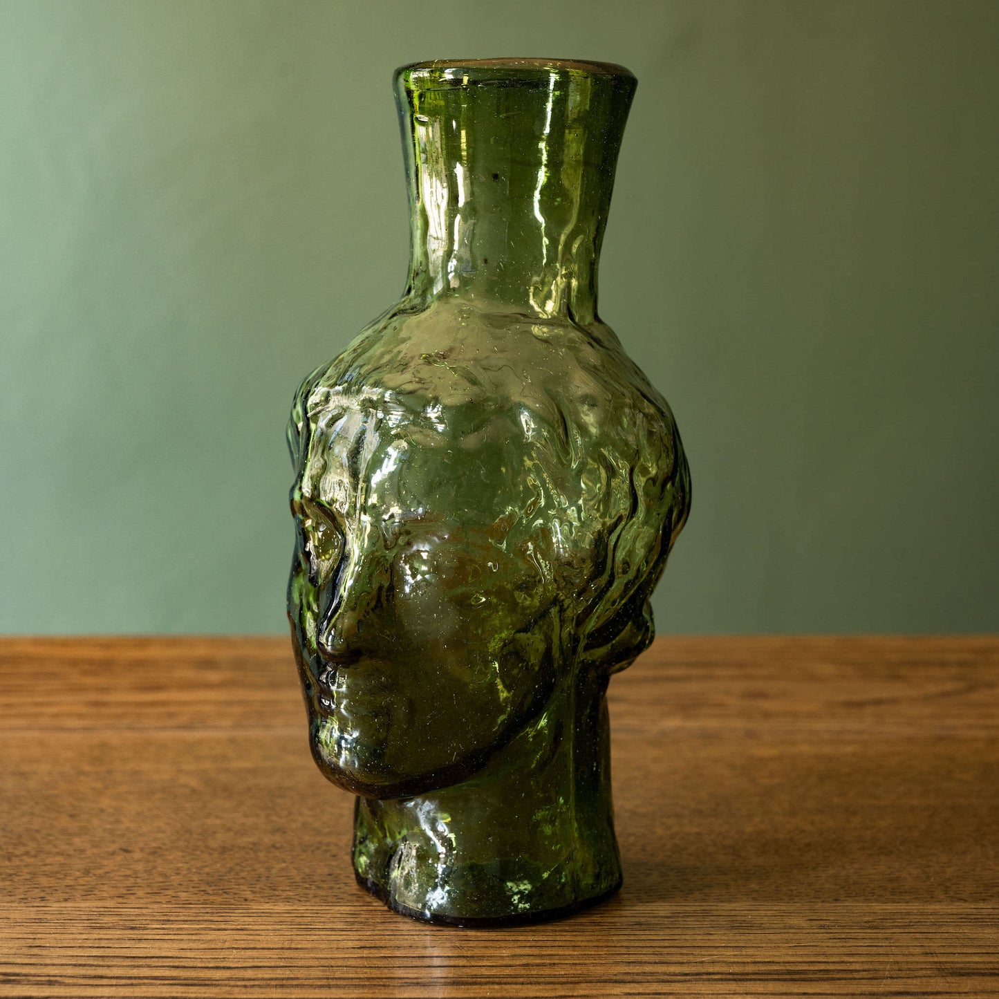 Side profile of La Soufflerie Roma Droit vase in dark green recycled glass. 