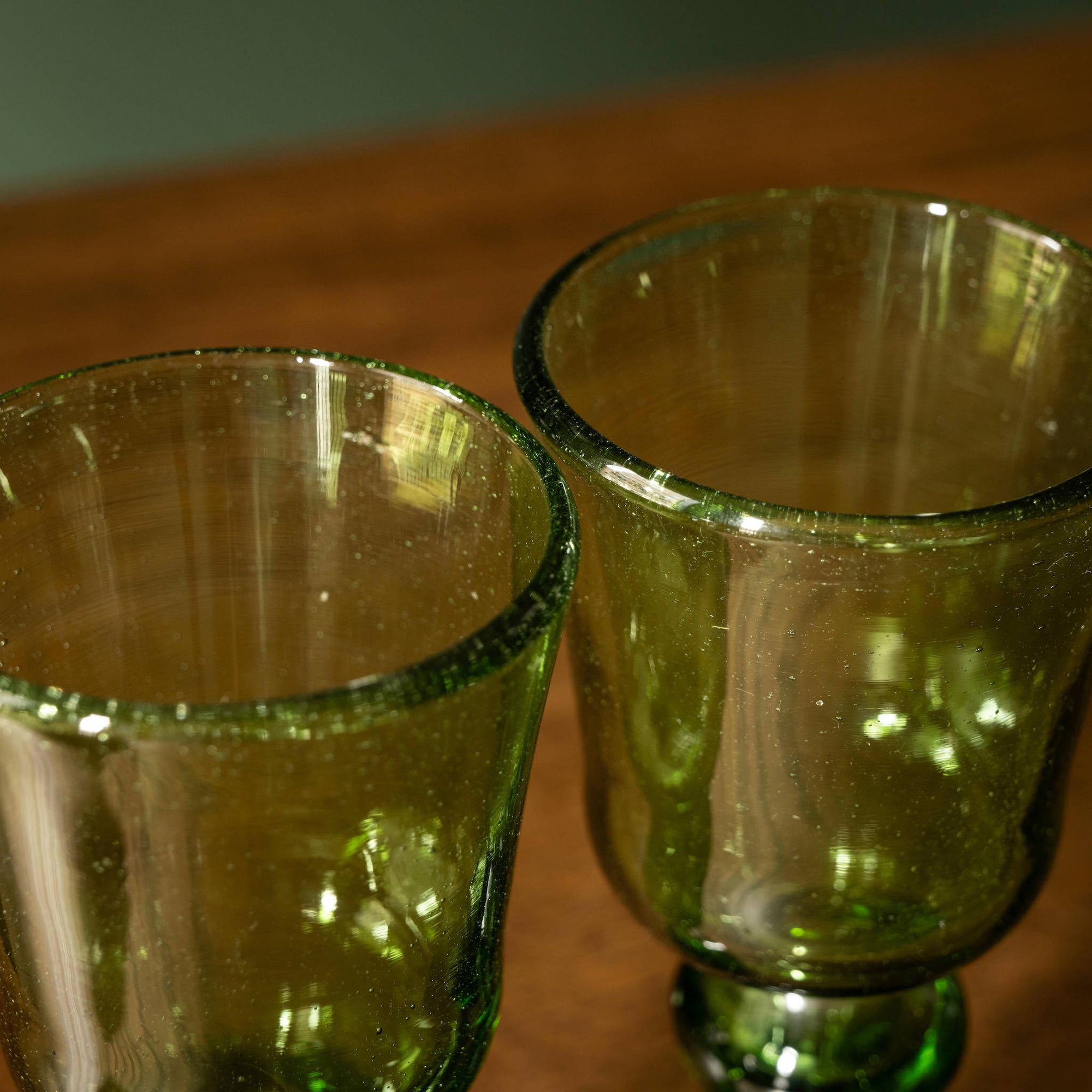 La Soufflerie White Wine glass rim in green recycled glass