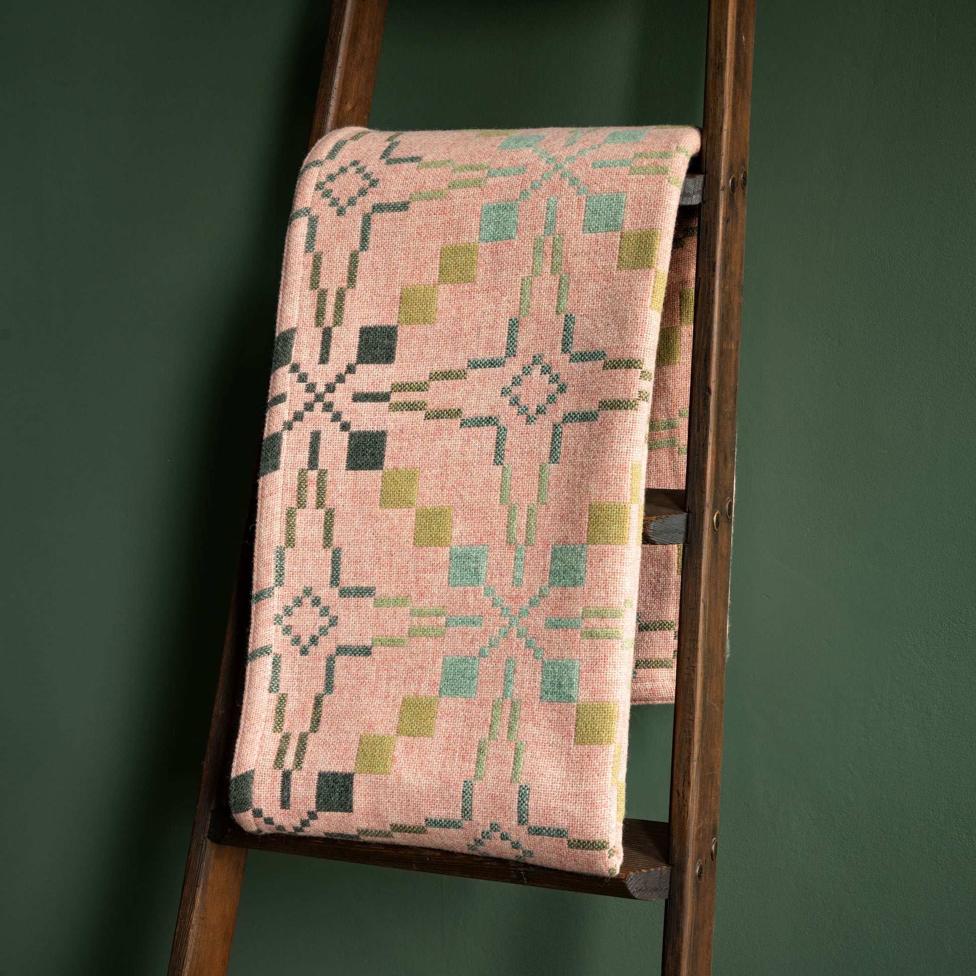 Melin Tregwnt Welsh wool blanket. Vintage Star design in hues of pink and green 