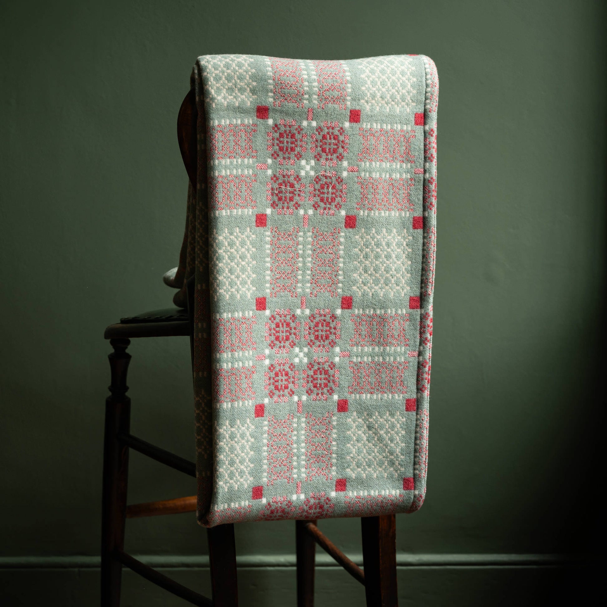 Melin Tregwynt Knot Garden Welsh Blanket in Rhiwob colourway.