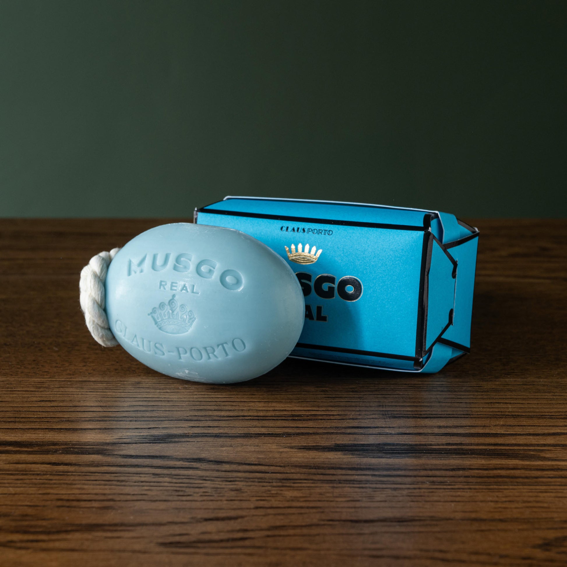 Musgo Real Alto Mar fragrance soap on a rope with box