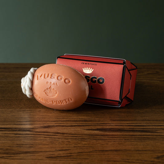 Musgo Real Puro sangue soap on a rope with box