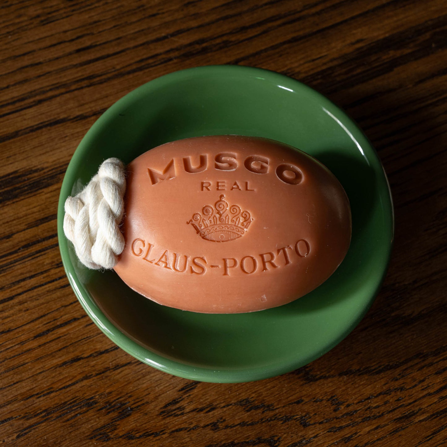 Musgo Real Puro Sangue soap on arope in green enamel soap dish