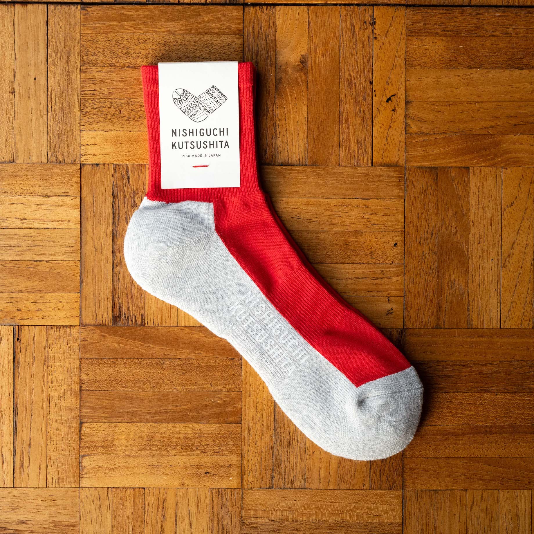 Nishiguchi Kutsushita Cotton Cashmere Walking Socks in Red Sox colourway