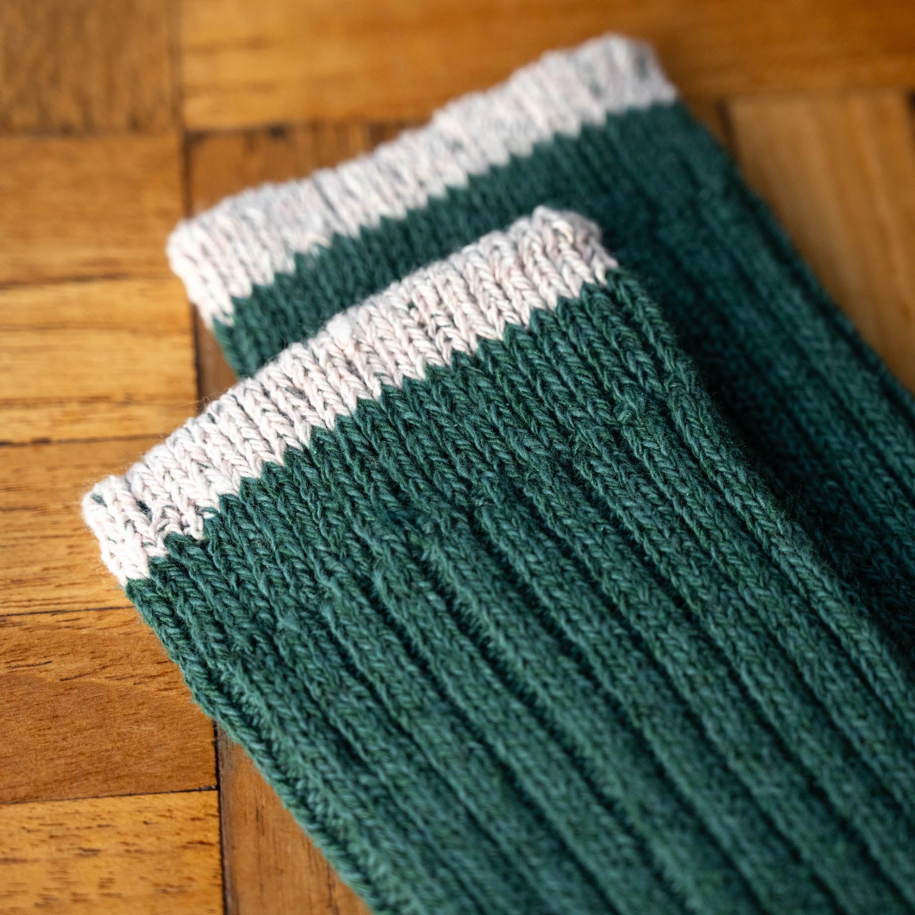 Nishiguchi Kutsushita Amazon Green Silk Cotton Socks Cuff