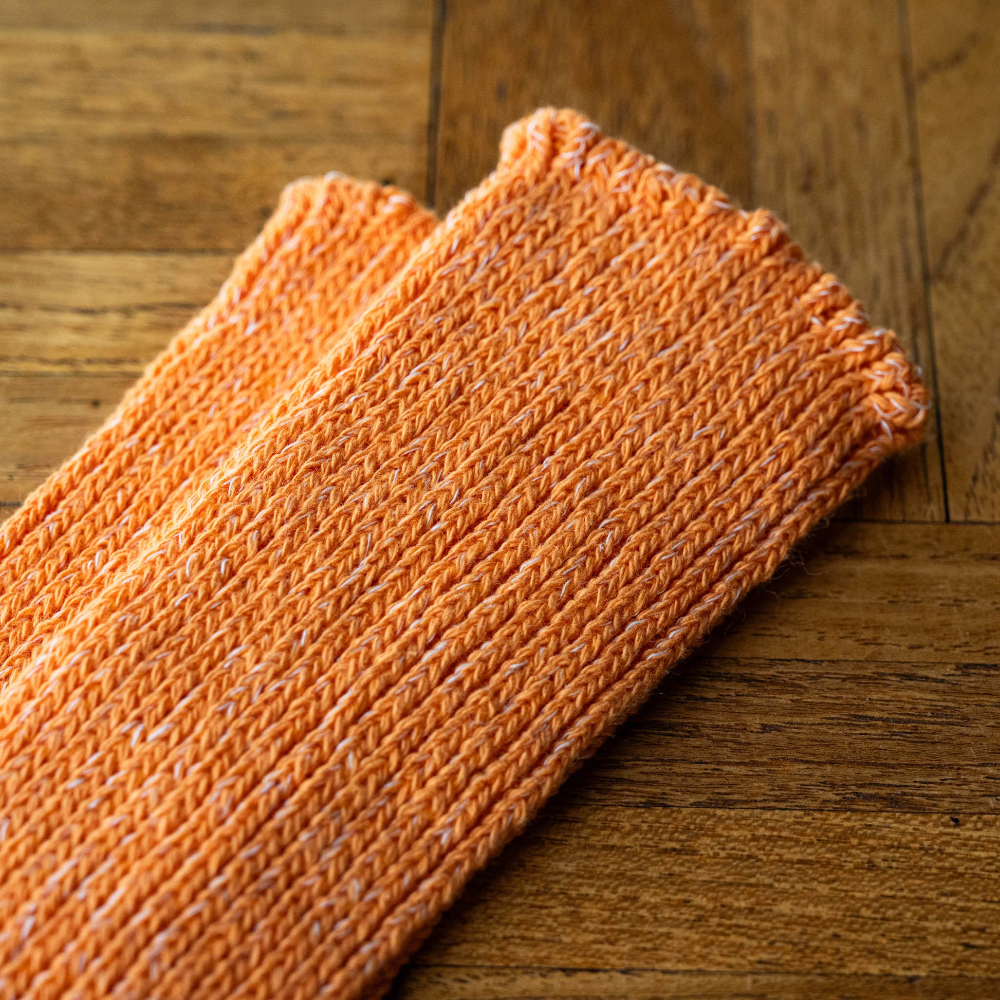 Cuff of Nishiguchi Kutsushita Hemp & Cotton Lantern Orange Socks