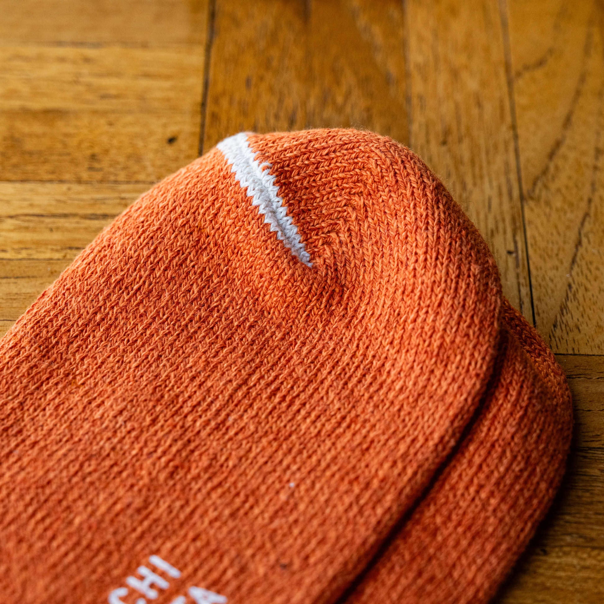 Nishiguchi Kutsushita Amber Silk & Cotton sock with white stripe on toe