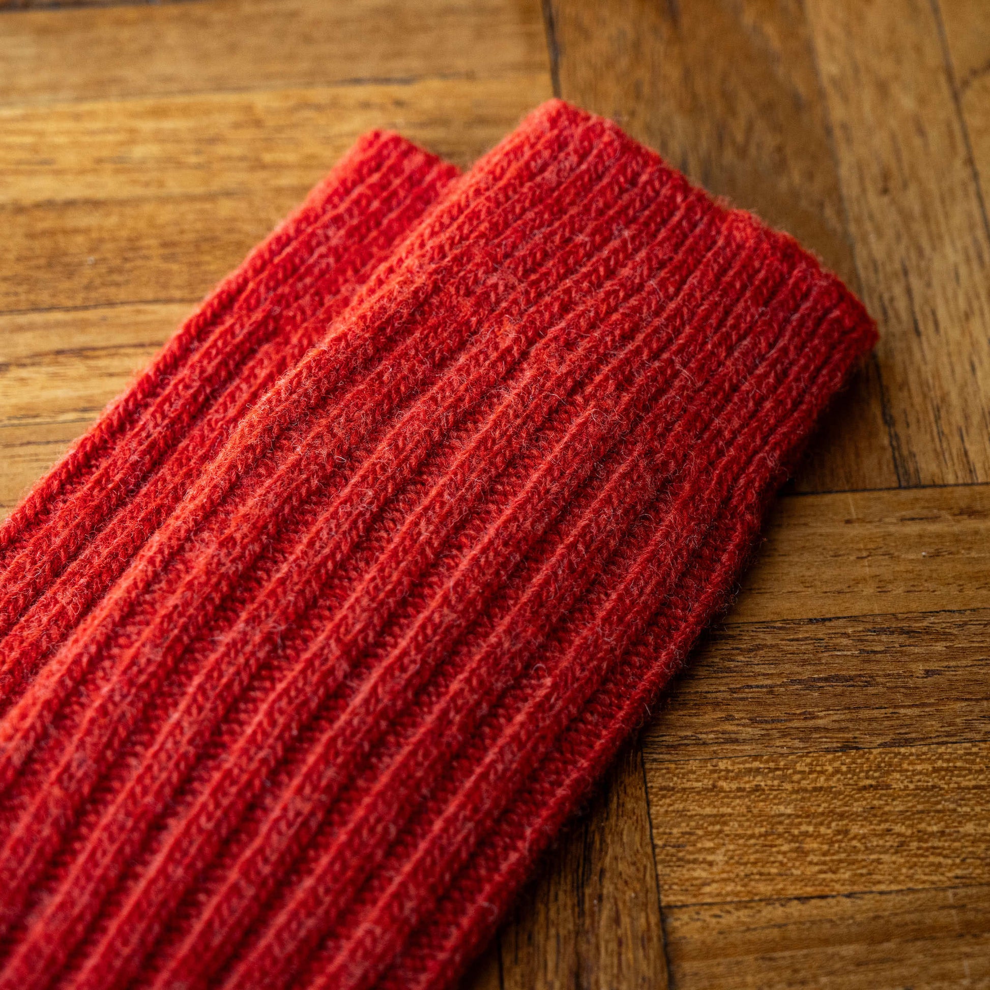 Cuff of Nishiguchi Kutsushita Shrine Red Wool Ribbed Socks