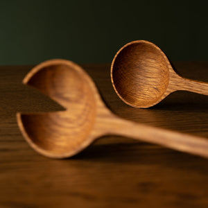 Selwyn House Oak Salad Servers Colour & Grain detail for fork and spoon