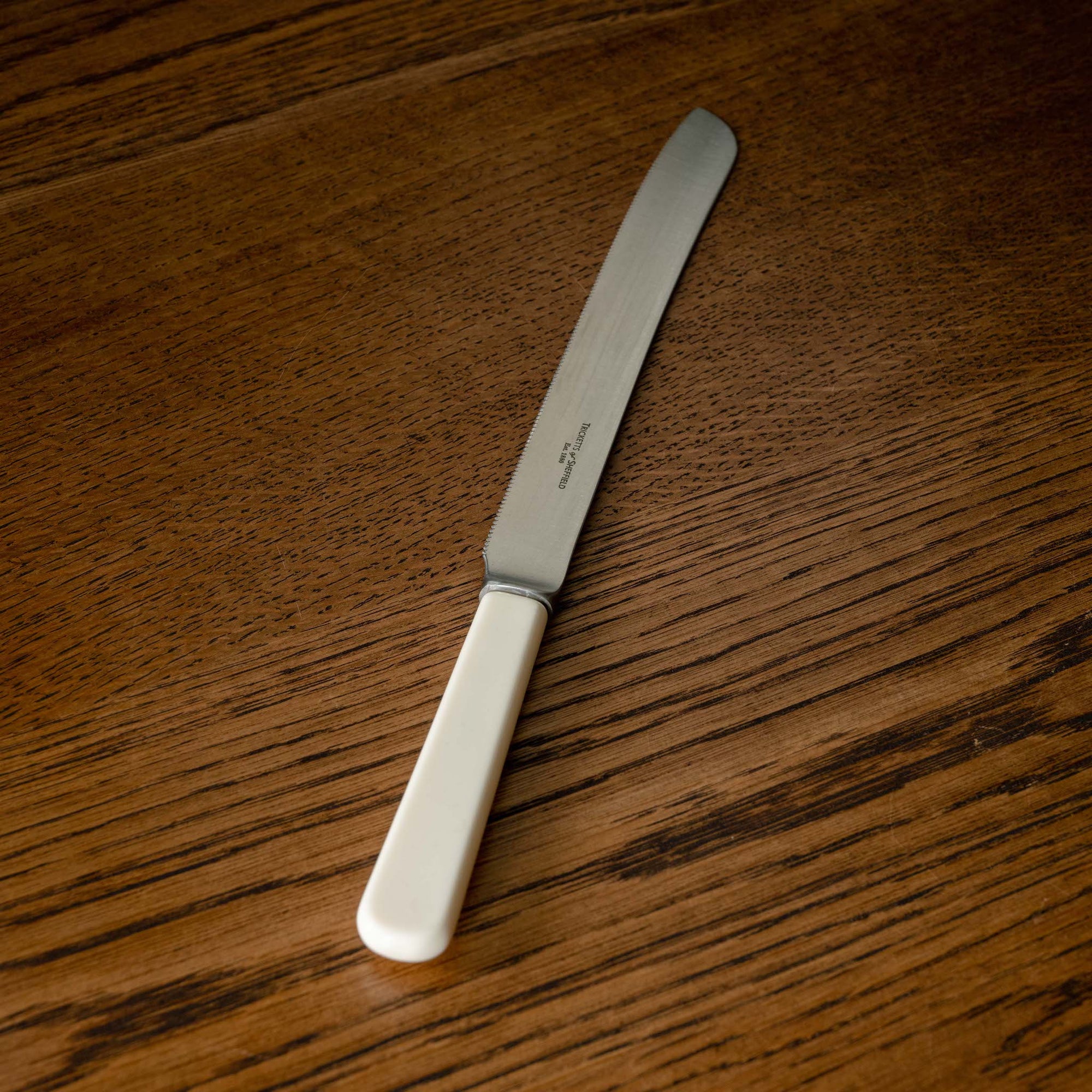 Tricketts of Sheffield Bread Knife with serrated Sheffield steel blade & cream handle