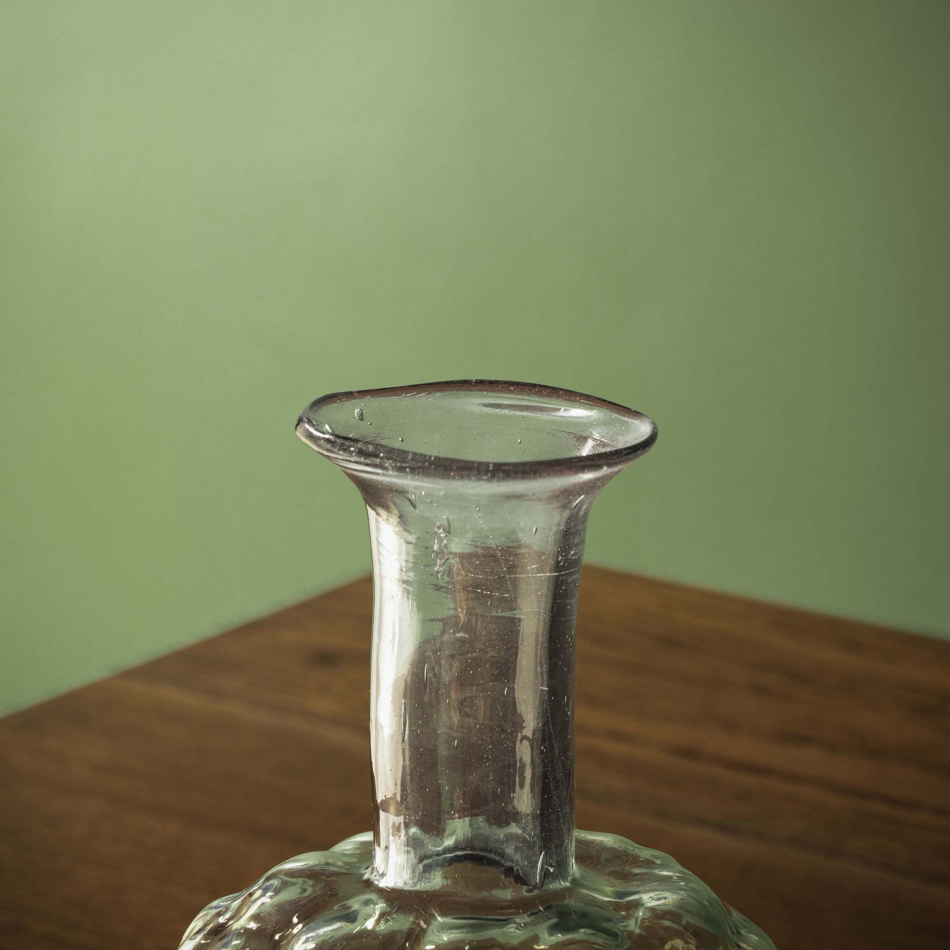 La Soufflerie Bacchus Vase neck close up